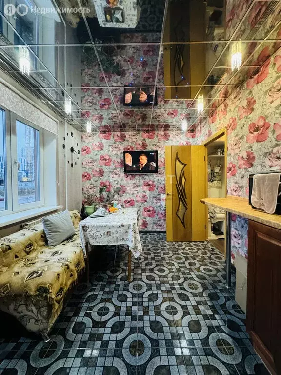 3-комнатная квартира: Новочебоксарск, улица Воинов-Интернационалистов, ... - Фото 2