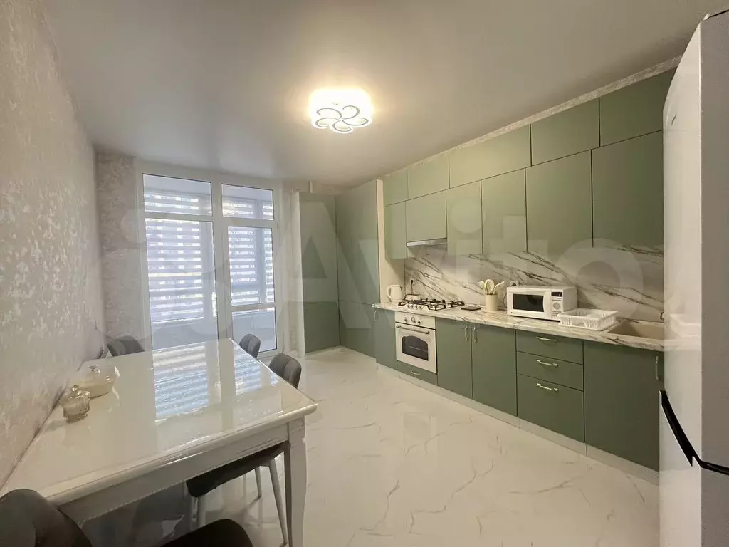 2-к. квартира, 60 м, 4/14 эт. - Фото 0