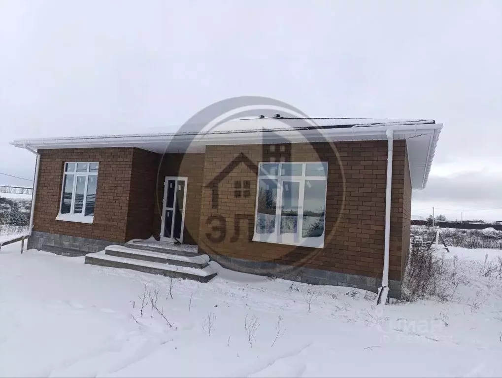 Дом в Белгородская область, Старооскольский городской округ, с. ... - Фото 1