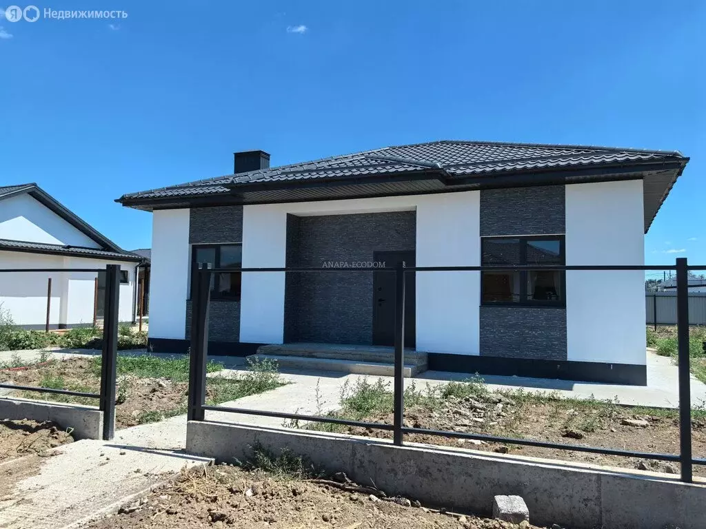 Дом в Витязево, улица Святой Марии (100 м) - Фото 1