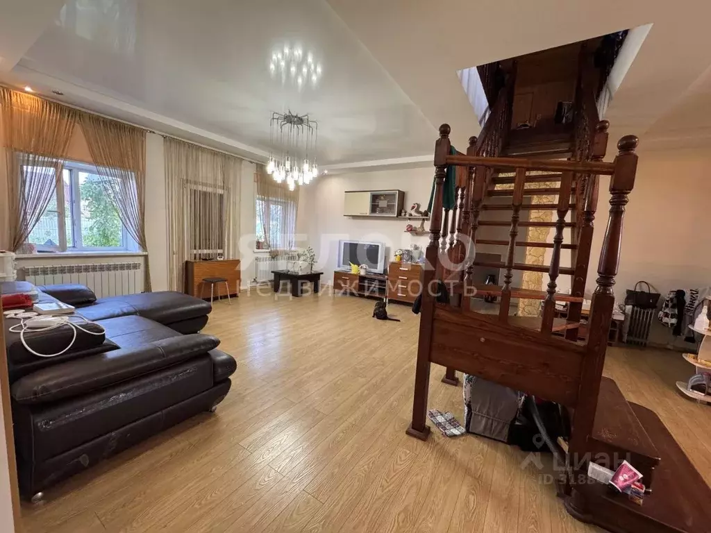 Дом в Пермский край, Усолье Усольский район, ул. Свердлова, 51 (210 м) - Фото 1