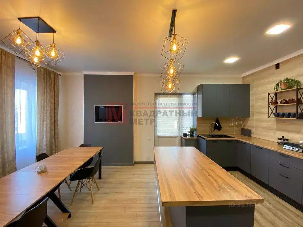 Дом в Белгородская область, Старый Оскол ул. Товолжанская, 45/26 (250 ... - Фото 1