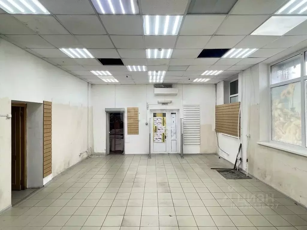 Торговая площадь в Сахалинская область, Холмск ул. Александра ... - Фото 1