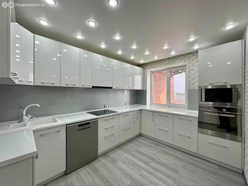 3-комнатная квартира: Екатеринбург, Сиреневый бульвар, 19А (78 м) - Фото 0