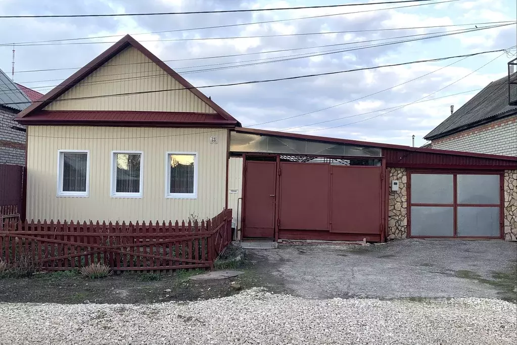 Дом в Саратовская область, Ершов ул. Степана Разина, 66 (86 м) - Фото 1