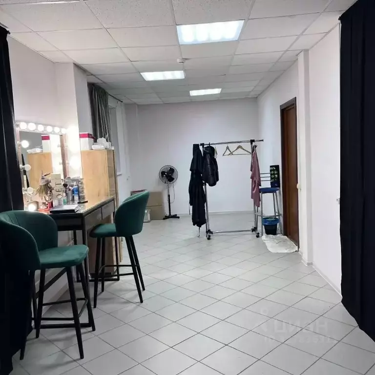 Офис в Самарская область, Тольятти ул. Дзержинского, 90 (35 м) - Фото 1