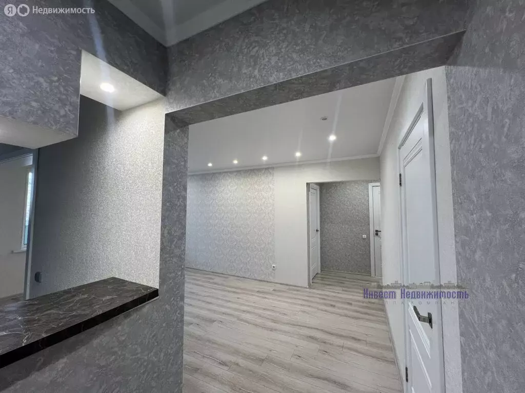 3-комнатная квартира: Барнаул, Взлётная улица, 105 (79.7 м) - Фото 1