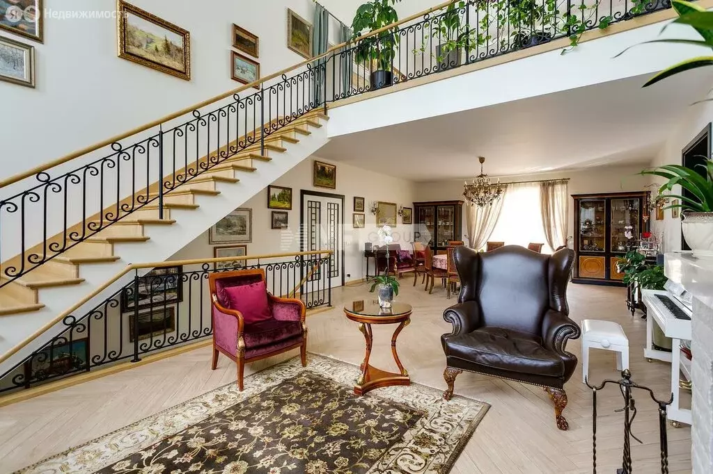 Дом в посёлок Горки-2, территория Знаменское Поле (2240 м) - Фото 1