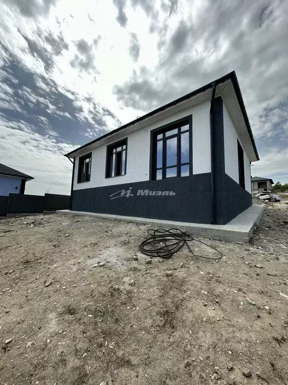 Дом в Крым, Симферопольский район, Добровское с/пос, с. Пионерское ул. ... - Фото 1