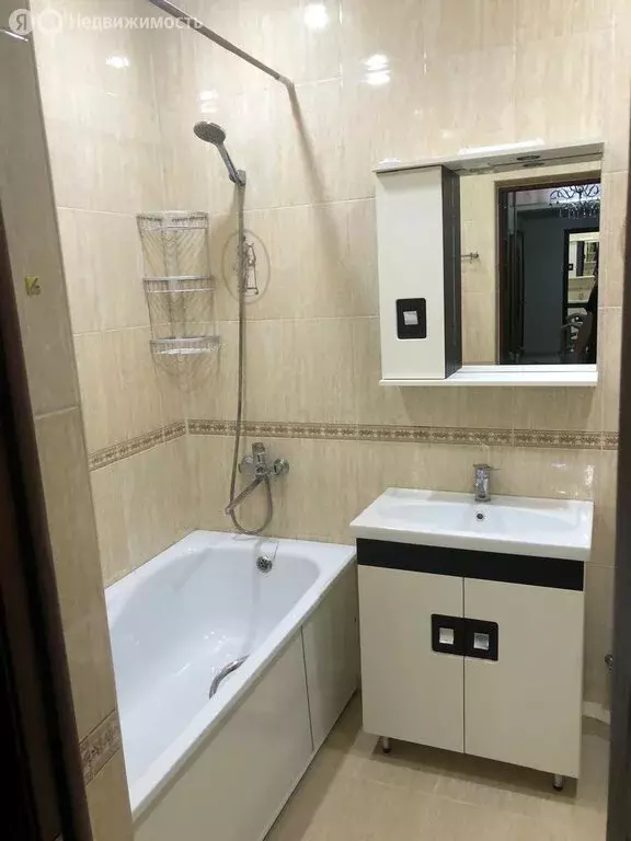 1-комнатная квартира: Владикавказ, улица Коблова, 1 (53 м) - Фото 0