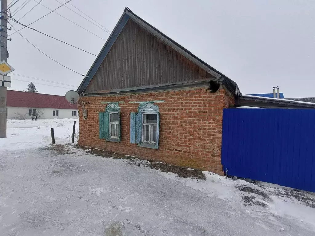 Дом в Саратовская область, Красноармейск ул. 20 лет Победы (66 м) - Фото 1