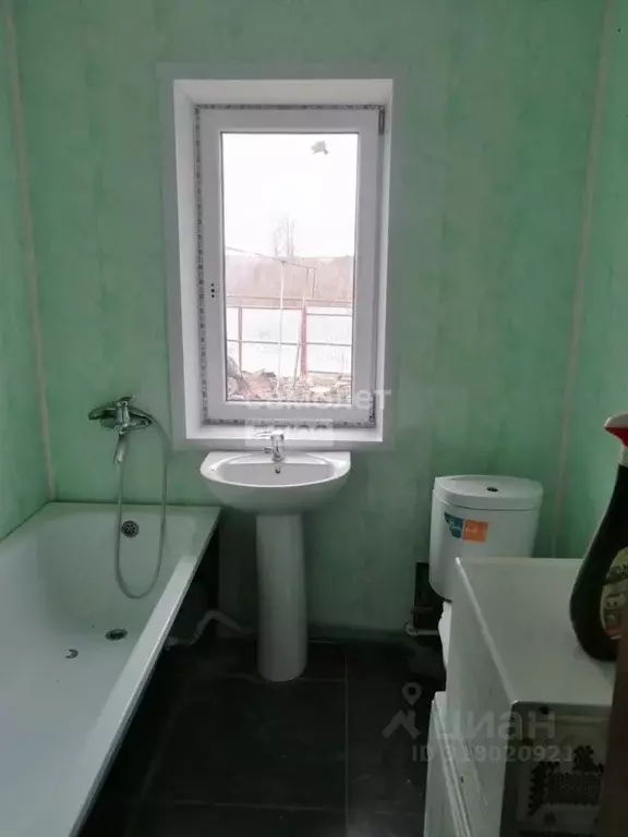 Дом в Курская область, Медвенский район, д. Амосовка  (63 м) - Фото 1