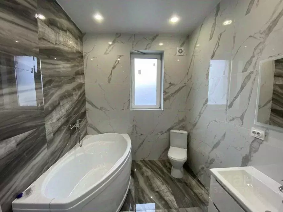 Дом в Крым, Симферопольский район, Добровское с/пос, с. Заречное пер. ... - Фото 1