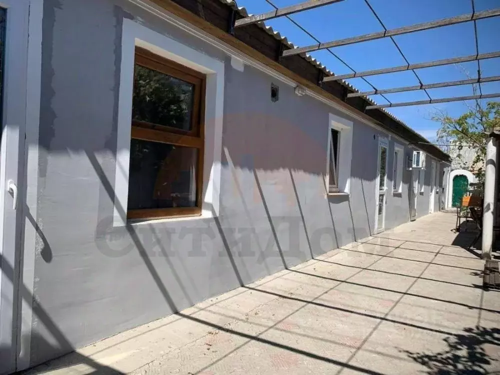 Дом в Крым, Сакский район, Лесновское с/пос, с. Прибрежное ул. ... - Фото 0