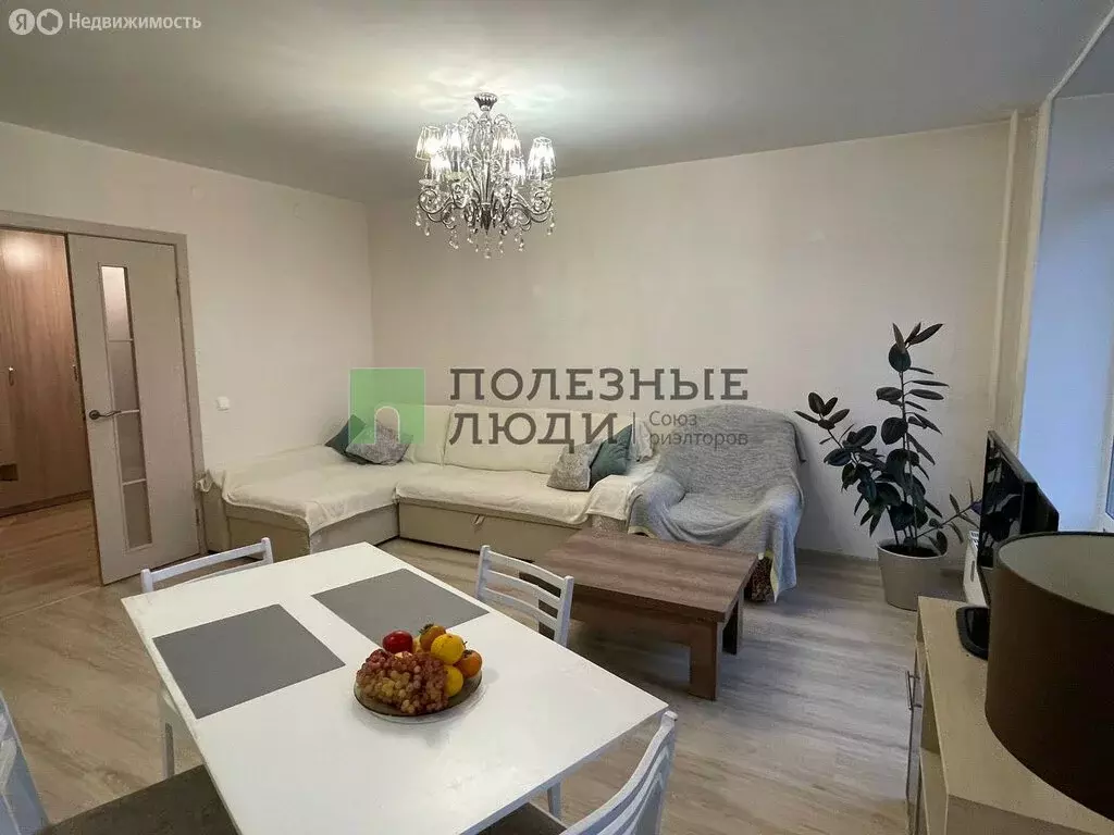 3-комнатная квартира: Ижевск, улица Ленина, 84 (75 м) - Фото 1