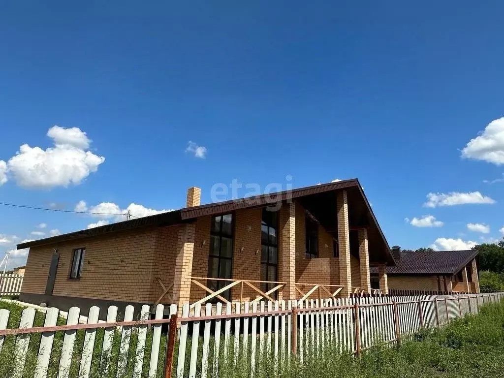 Дом в Башкортостан, Иглинский район, Акбердинский сельсовет, с. ... - Фото 0