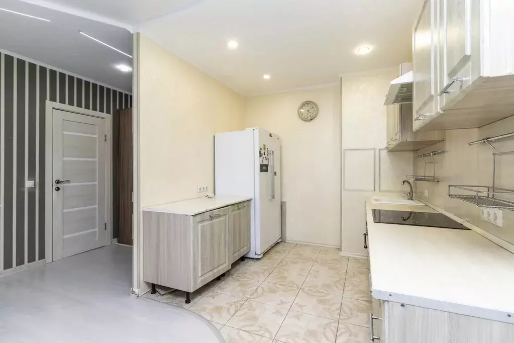 3-к кв. Ханты-Мансийский АО, Сургут Университетская ул., 19 (80.0 м) - Фото 2