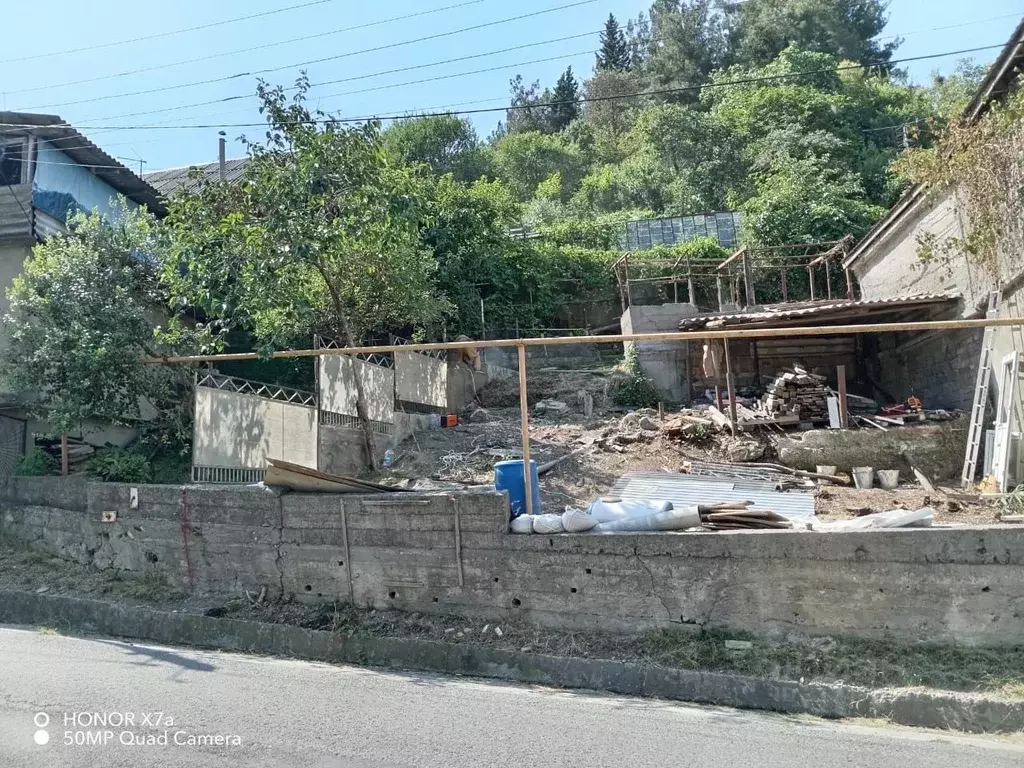 Участок в Краснодарский край, Сочи пос. Лоо, ул. Разина, 59 (4.3 сот.) - Фото 1