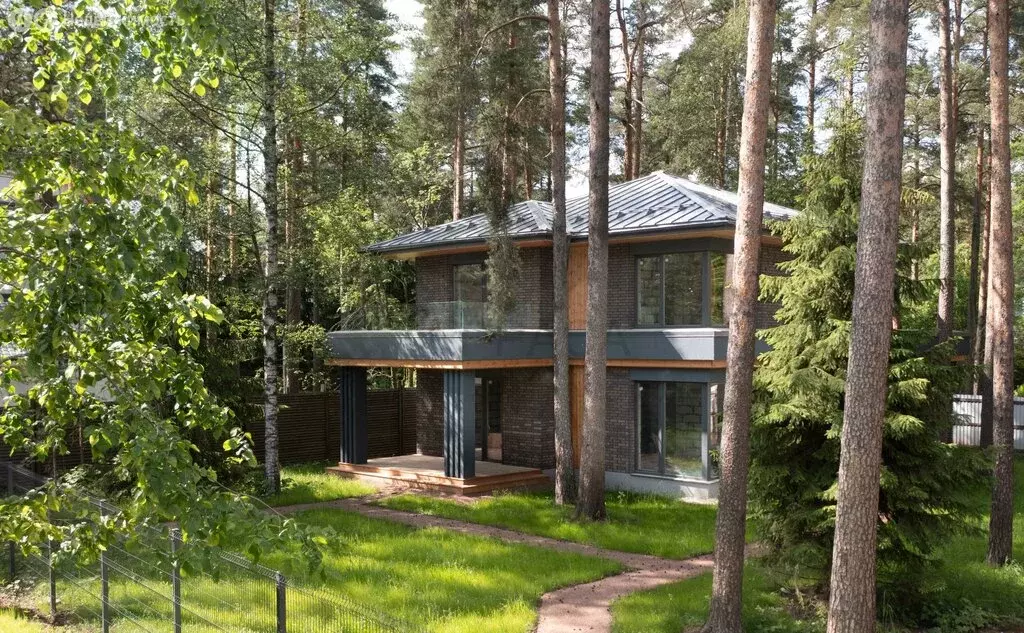 Дом в Всеволожск, микрорайон Мельничный Ручей (255 м) - Фото 1