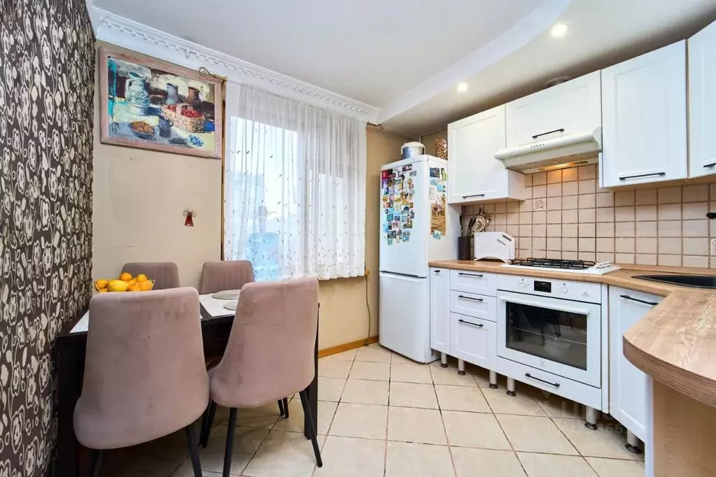 3-к кв. Краснодарский край, Краснодар Российская ул. (73.1 м) - Фото 0