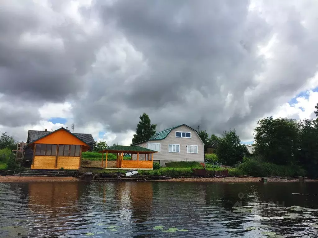 Дом в Ленинградская область, Лодейнопольский район, пос. Свирьстрой ... - Фото 0