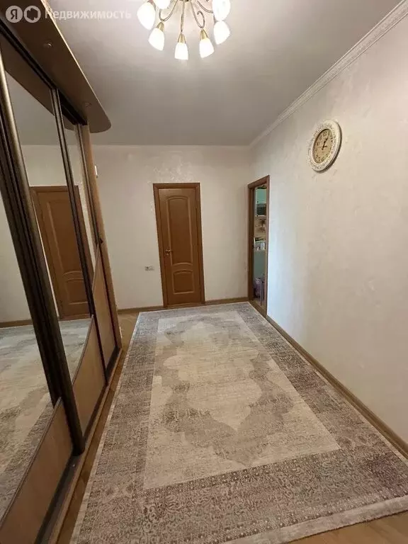 Квартира-студия: Белгород, улица Есенина, 8 (71 м) - Фото 1