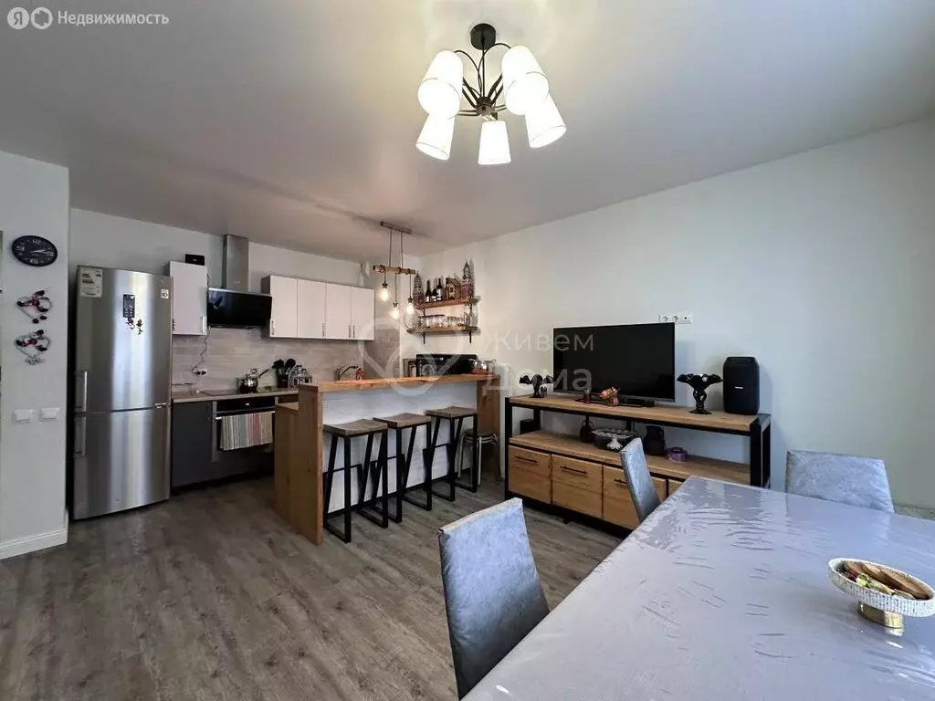3-комнатная квартира: Волгоград, улица Шумского, 5 (68.9 м) - Фото 1