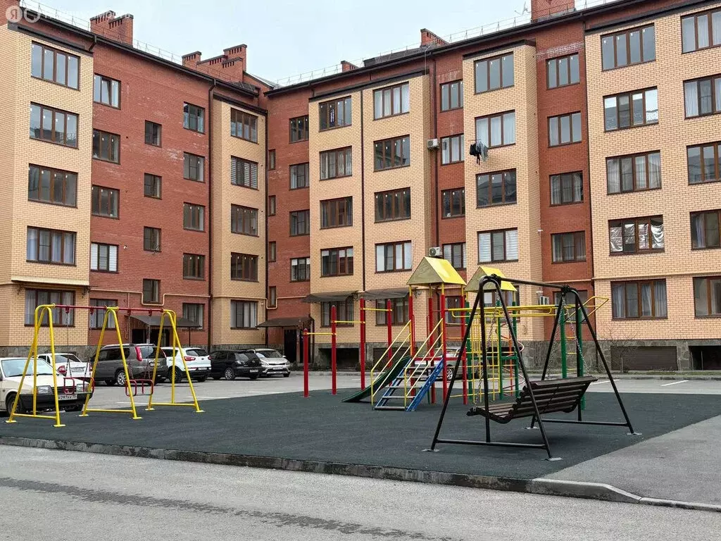 5-комнатная квартира: Владикавказ, улица Курсантов-Кировцев, 29 (130 ... - Фото 1