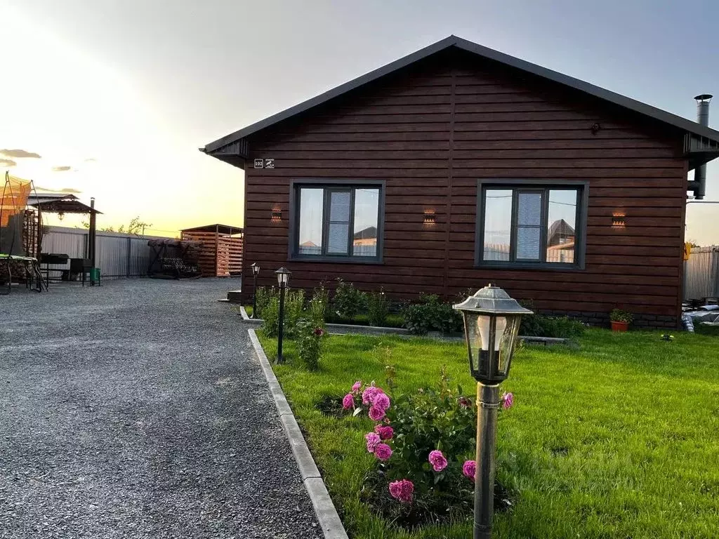 Дом в Челябинская область, Челябинск ул. Родовая, 102 (100 м) - Фото 2