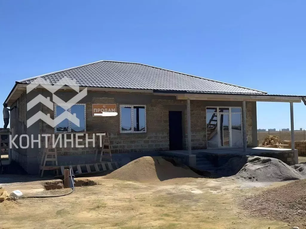 Дом в Крым, Сакский район, Суворовское с/пос, с. Каменоломня ул. ... - Фото 1