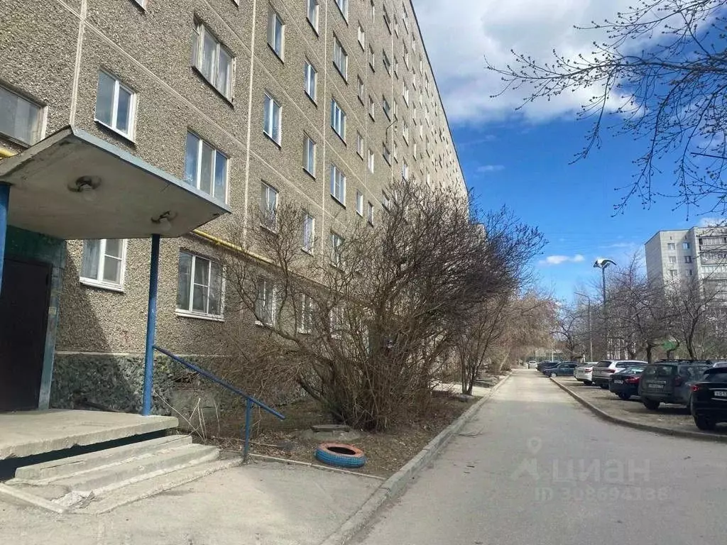 3-к кв. Свердловская область, Екатеринбург ул. Молодежи, 80 (58.1 м) - Фото 0