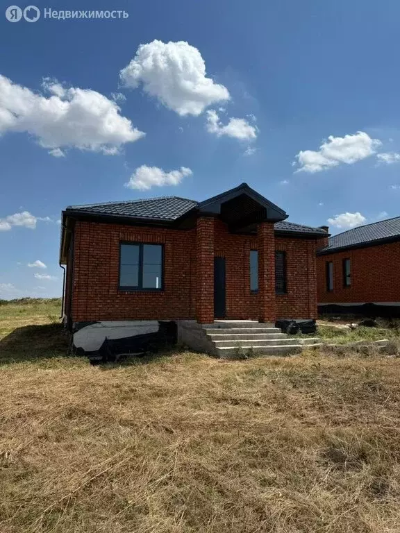 Дом в Октябрьский, Советская улица (100 м) - Фото 1