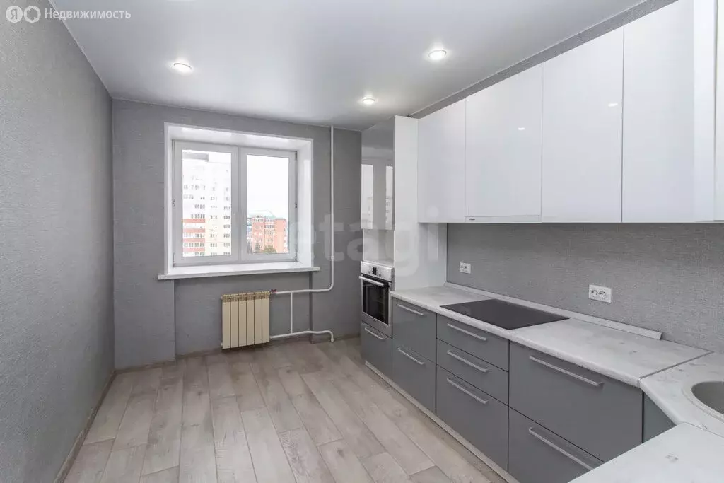 3-комнатная квартира: Тобольск, микрорайон 3Б, 17 (80 м) - Фото 1