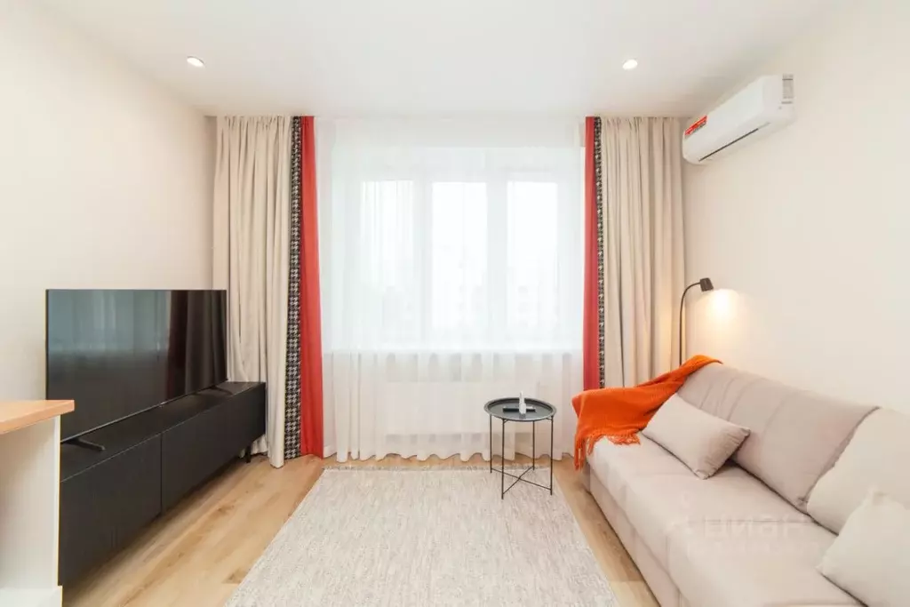 1-к кв. Тюменская область, Тюмень Новгородская ул., 22 (42.0 м) - Фото 1