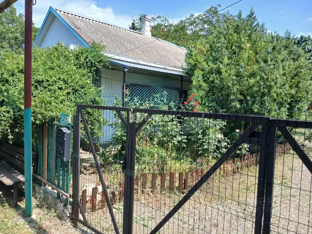 Дом в Краснодарский край, Ейский район, Должанская ст-ца Октябрьская ... - Фото 0