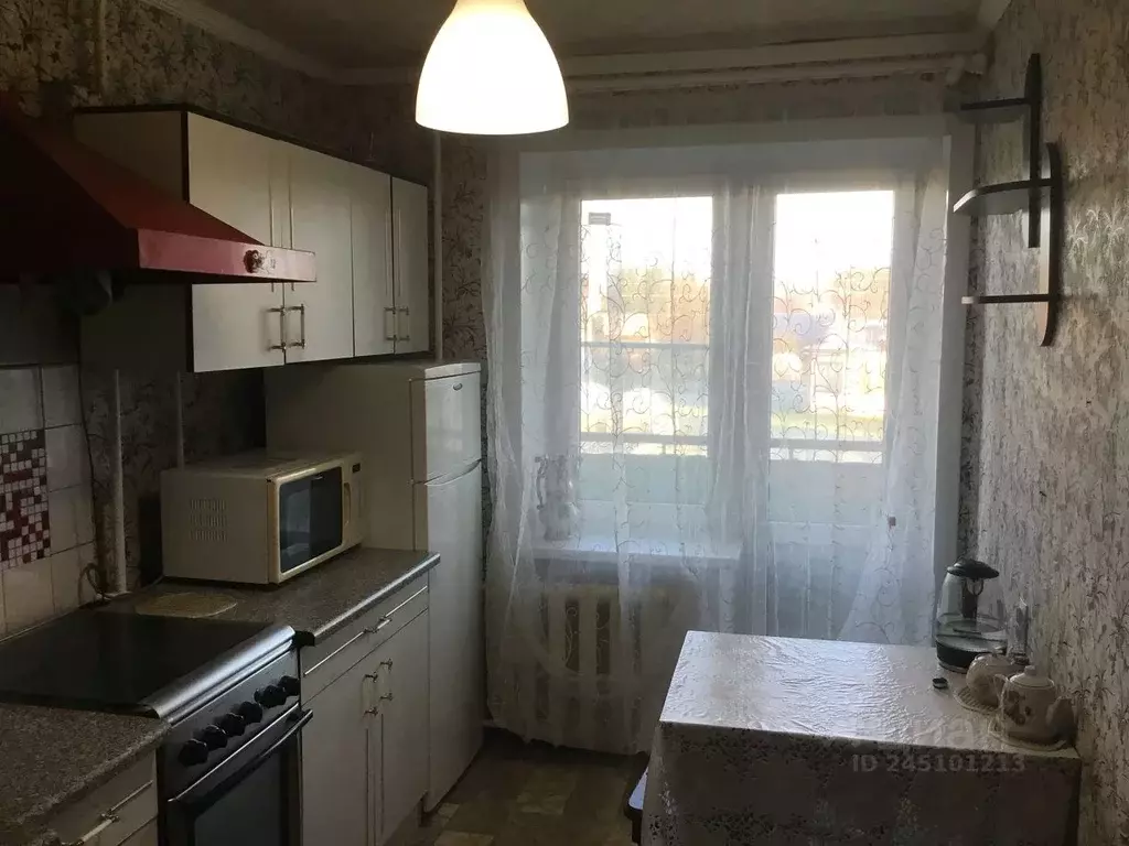 2-к кв. Новгородская область, Малая Вишера Школьная ул., 18 (51.0 м) - Фото 0