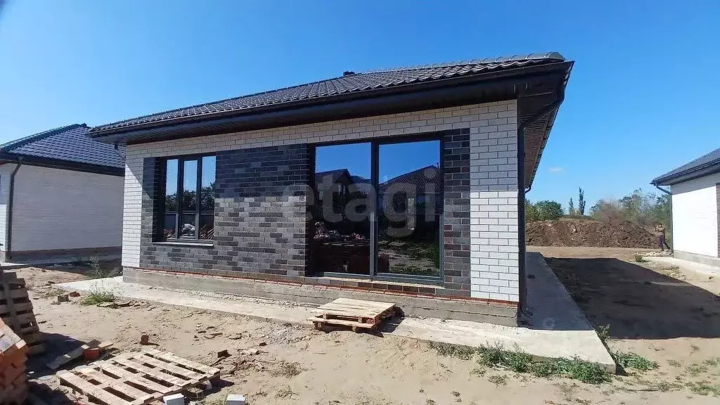 Дом в Саратовская область, Энгельс муниципальное образование, пос. ... - Фото 1