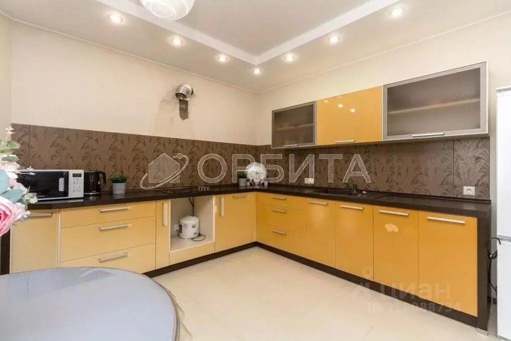 2-к кв. Тюменская область, Тюмень Ирбитская ул., 6 (88.0 м) - Фото 1