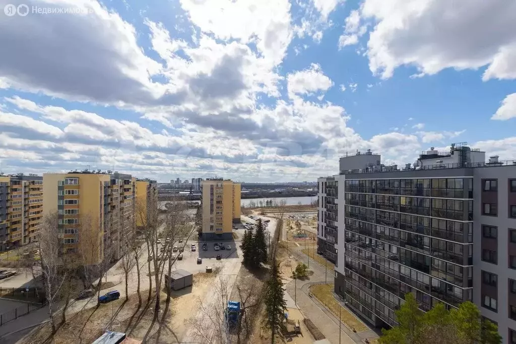 Квартира-студия: Тюмень, улица Парада Победы, 11 (47 м) - Фото 1