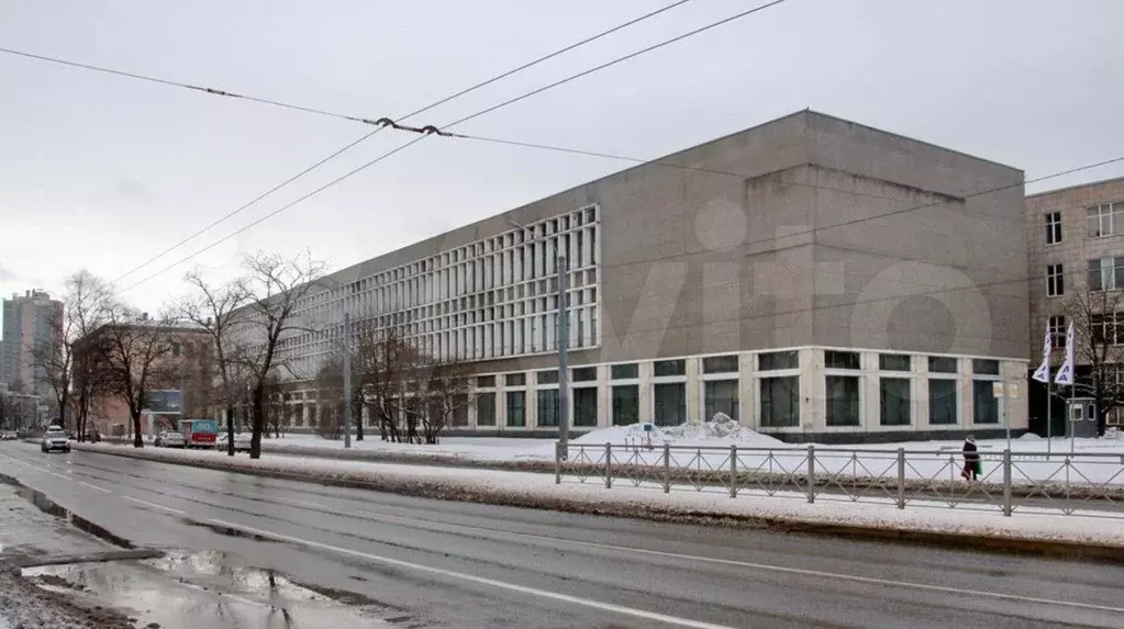Аренда помещения свободного назначения 800 м2 - Фото 1