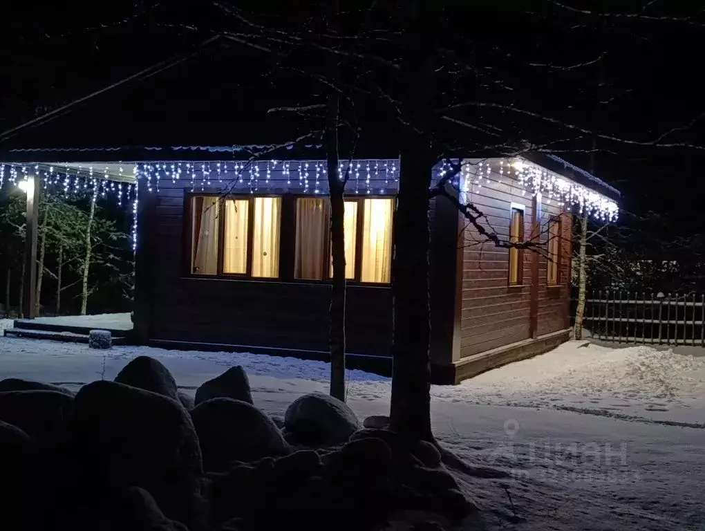 Дом в Новгородская область, Валдайский район, Рощинское с/пос, д. ... - Фото 1