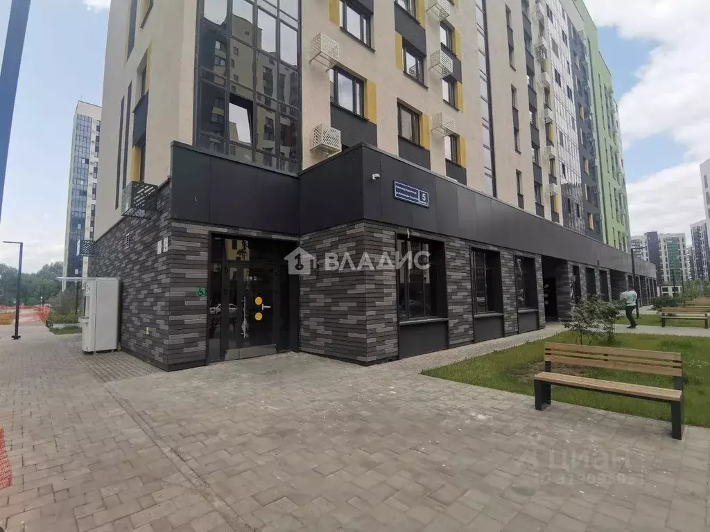 Помещение свободного назначения в Татарстан, Казань ул. Александра ... - Фото 1