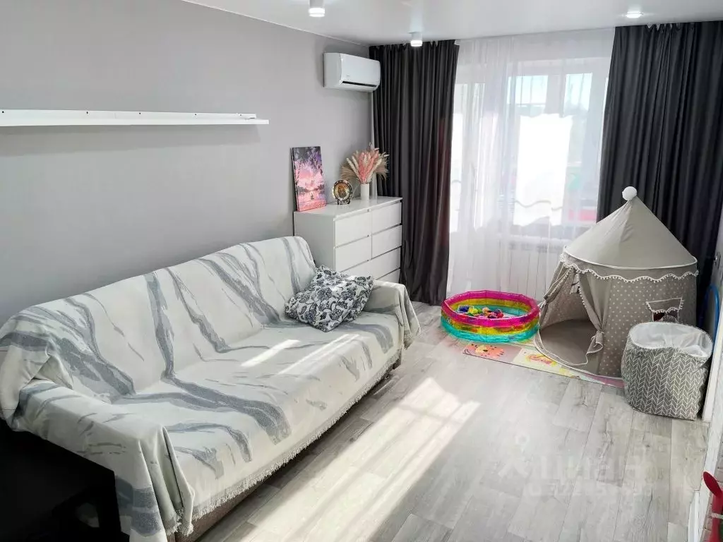 3-к кв. Омская область, Омск ул. Менжинского, 1В (55.1 м) - Фото 0