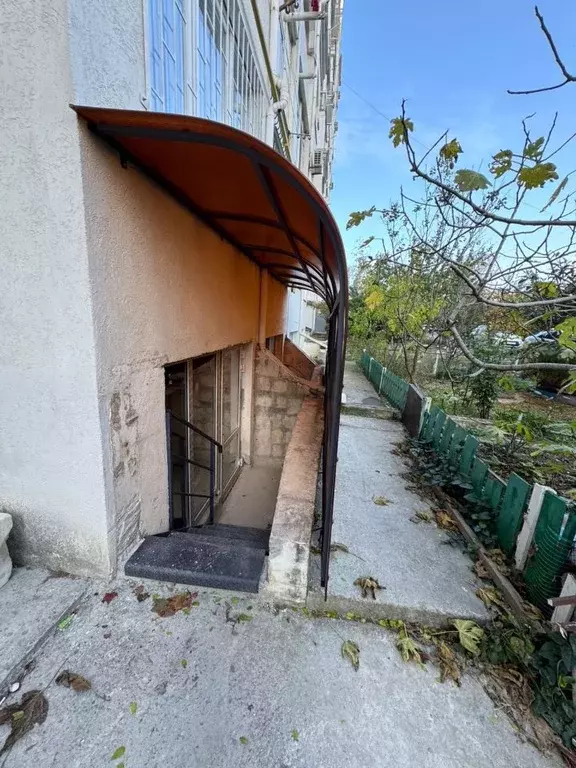 Помещение свободного назначения в Севастополь ул. Челнокова, 12/1 (75 ... - Фото 2