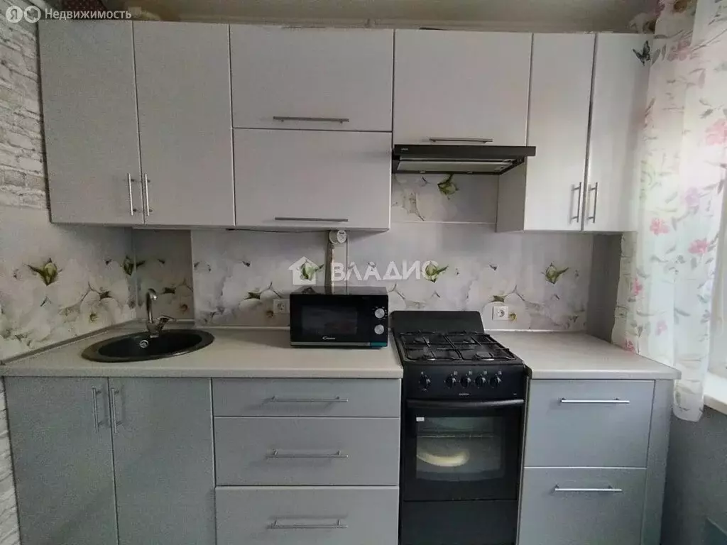 3-комнатная квартира: Уфа, улица Набережная реки Уфы, 17 (60.4 м) - Фото 0