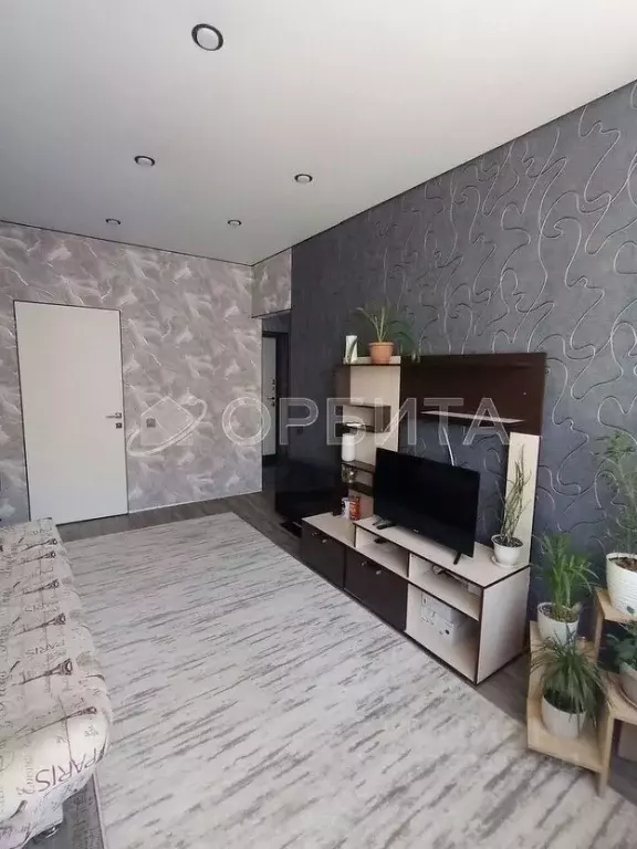 1-к кв. Тюменская область, Тюмень Новгородская ул., 22 (38.5 м) - Фото 1