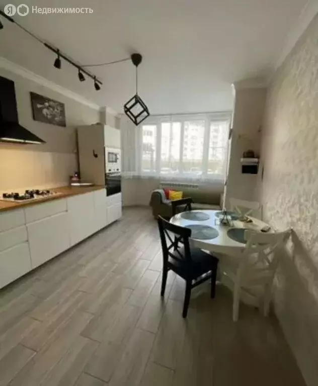 3-комнатная квартира: Нальчик, улица Тарчокова (84 м) - Фото 1