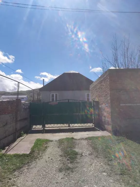 Дом в Карачаево-Черкесия, Малокарачаевский район, с. Первомайское ... - Фото 2