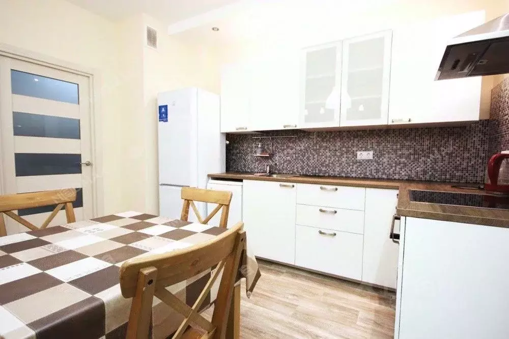 2-к кв. Санкт-Петербург Кременчугская ул., 11к2 (65.0 м) - Фото 0