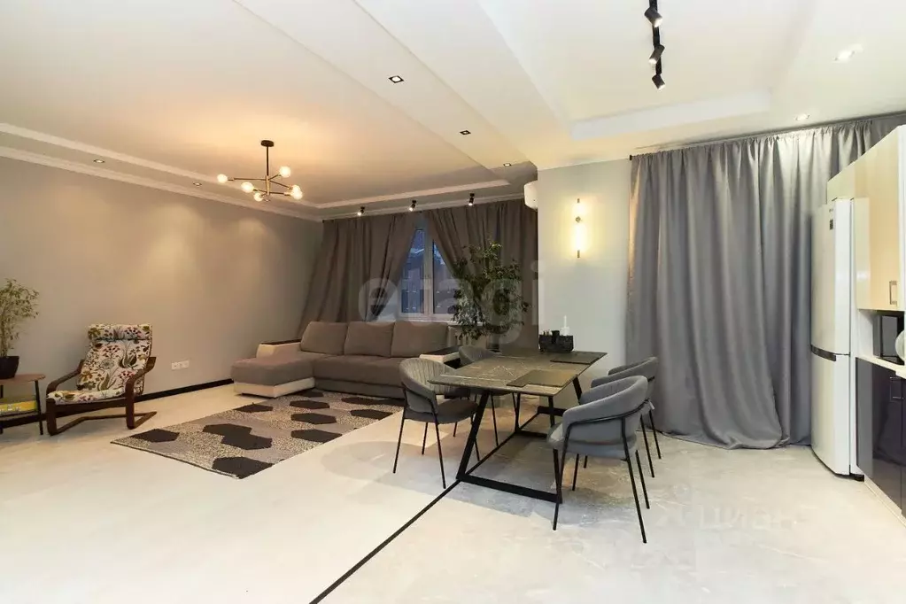 2-к кв. Тюменская область, Тюмень ул. Циолковского, 7к2 (73.4 м) - Фото 1